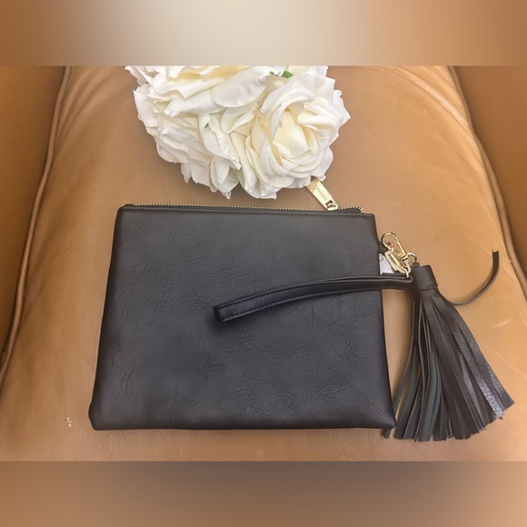Steve Madden Black wristlet with Tassel - Picture 3 of 5